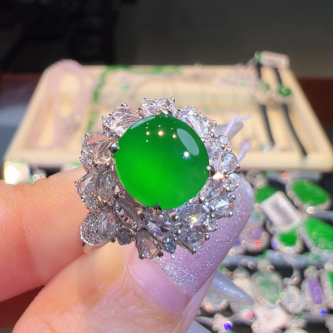 翡翠戒指18K金镶嵌翡翠