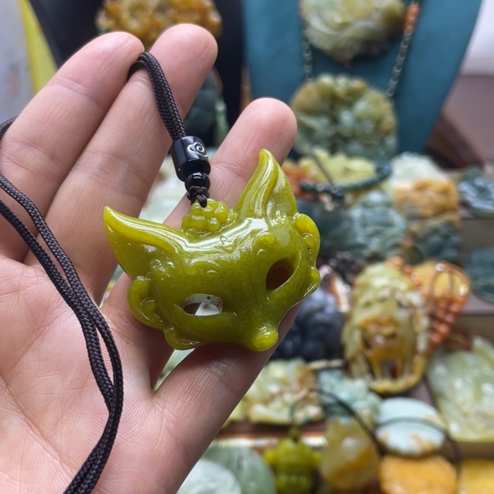 蛇纹石玉合金颈饰