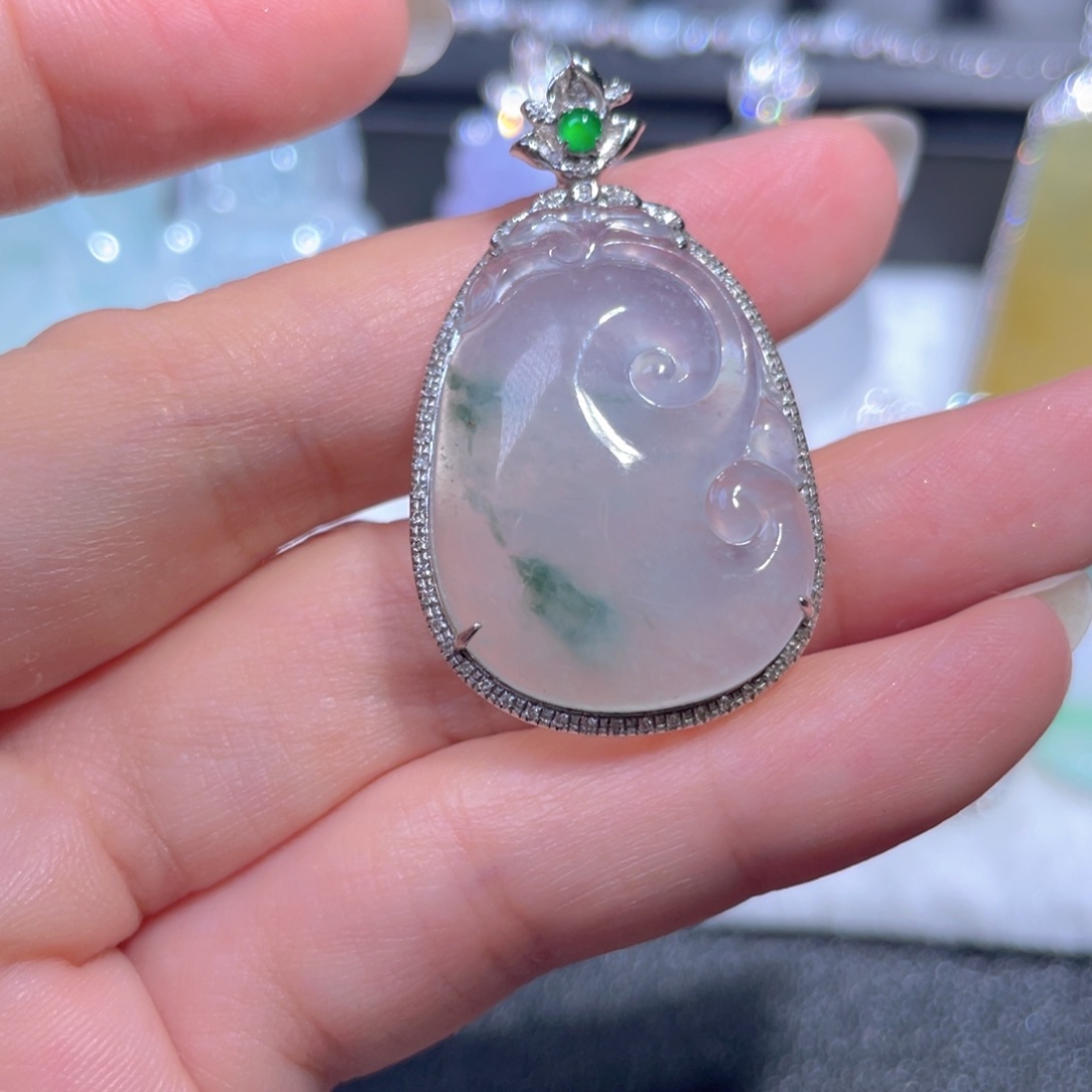 翡翠18K金镶嵌颈饰翡翠