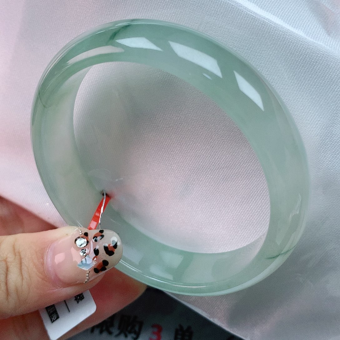 翡翠手镯未镶嵌54圈