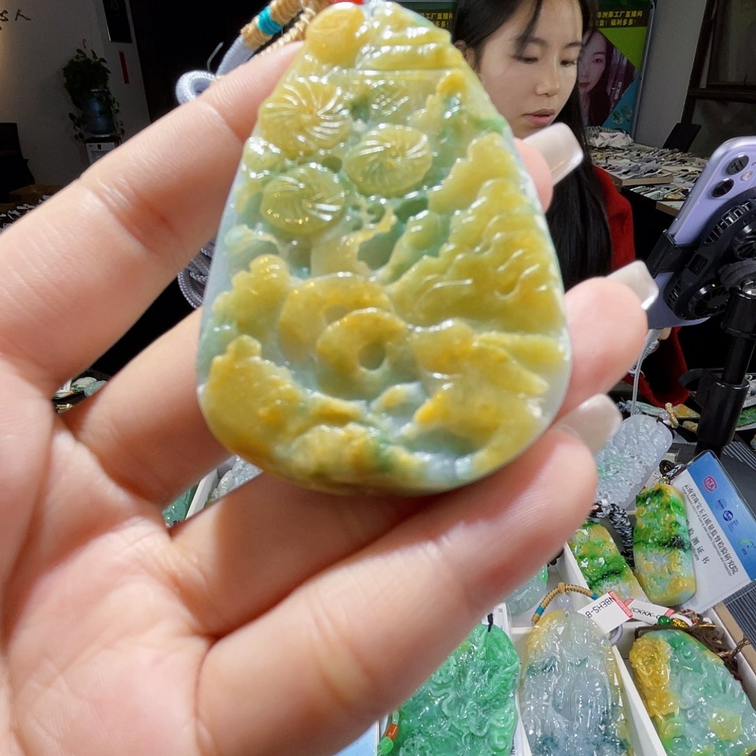 颈饰未镶嵌翡翠一