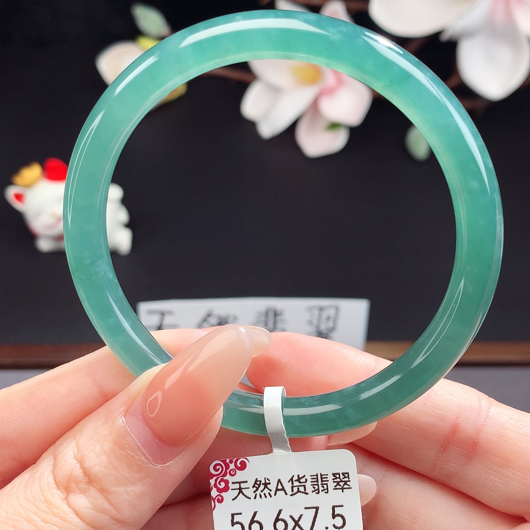 翡翠手镯（圆镯）未镶嵌天*姐