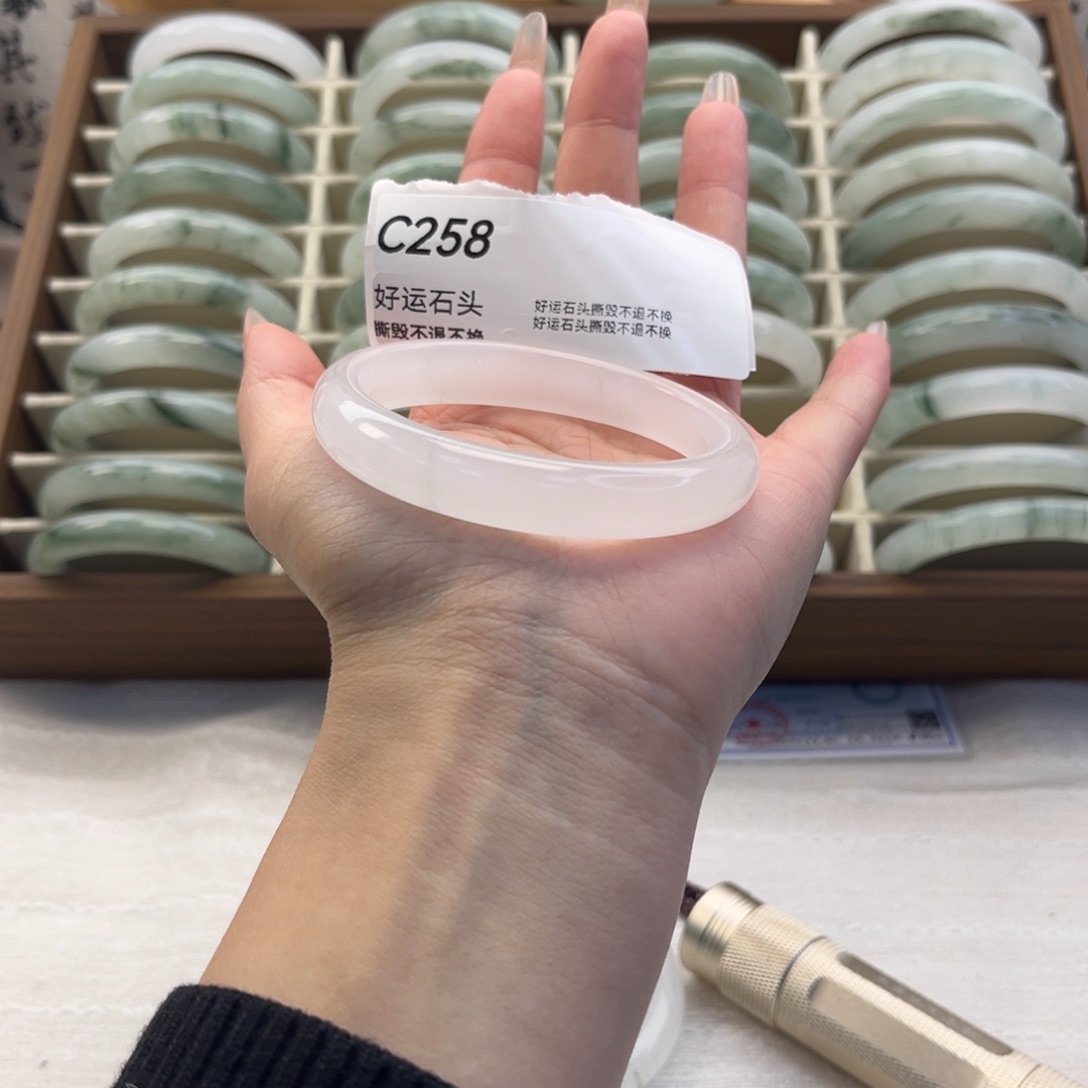 石英质玉（天山翠）未镶嵌手镯258