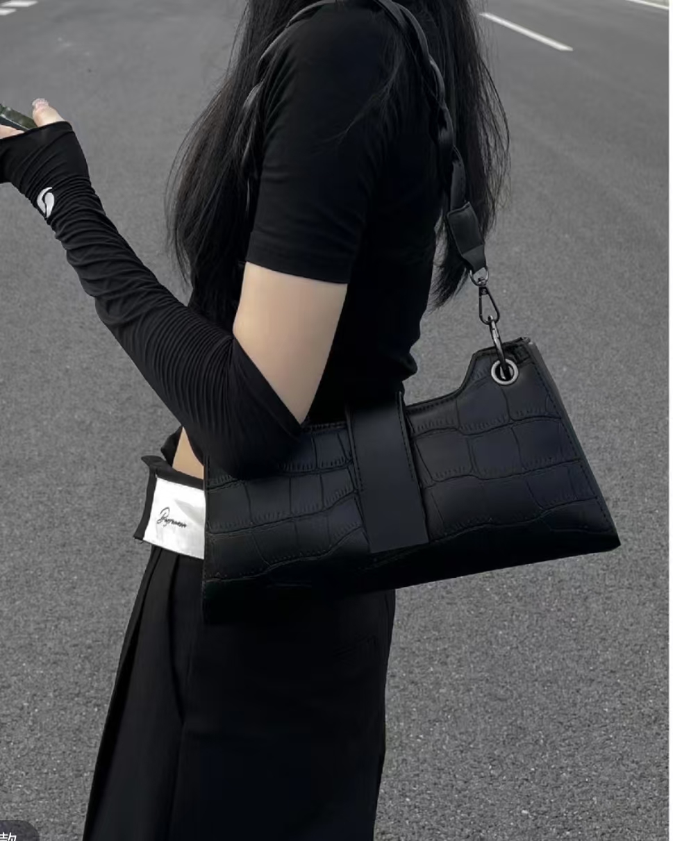 黄牛角--时尚百搭休闲小众潮流潮流单肩ins质感斜跨韩版肩包