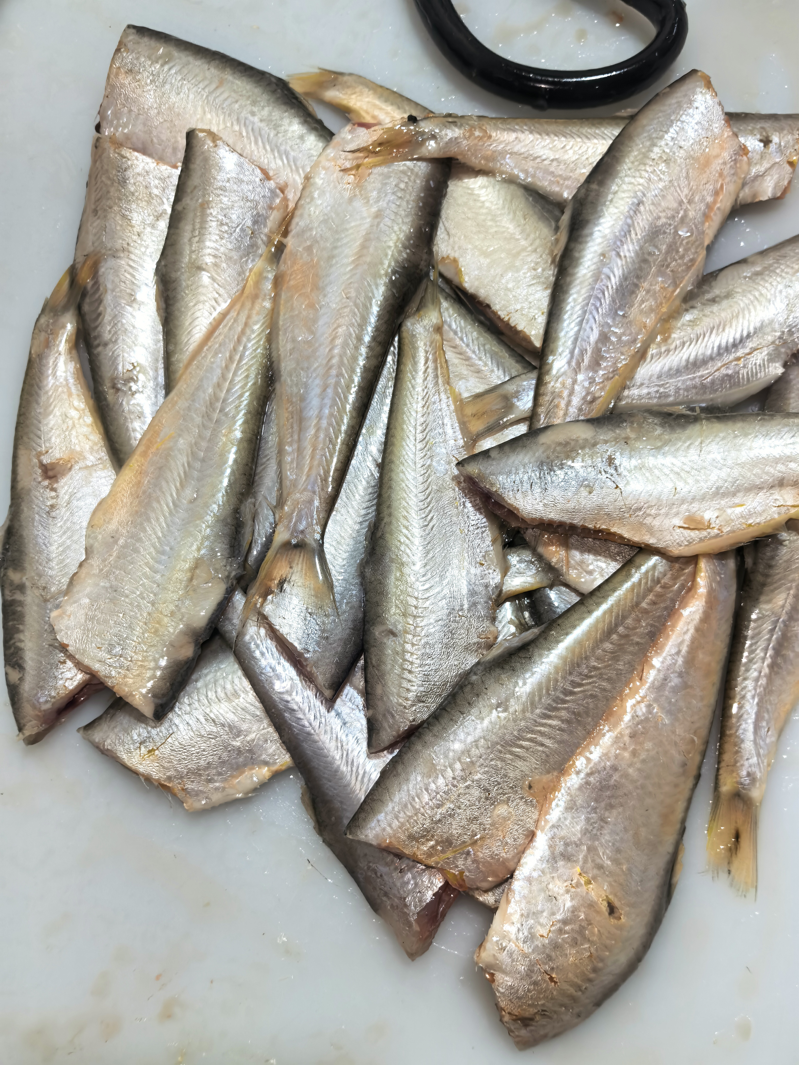 马口鱼油扣鱼（去头去内脏）一斤一包装