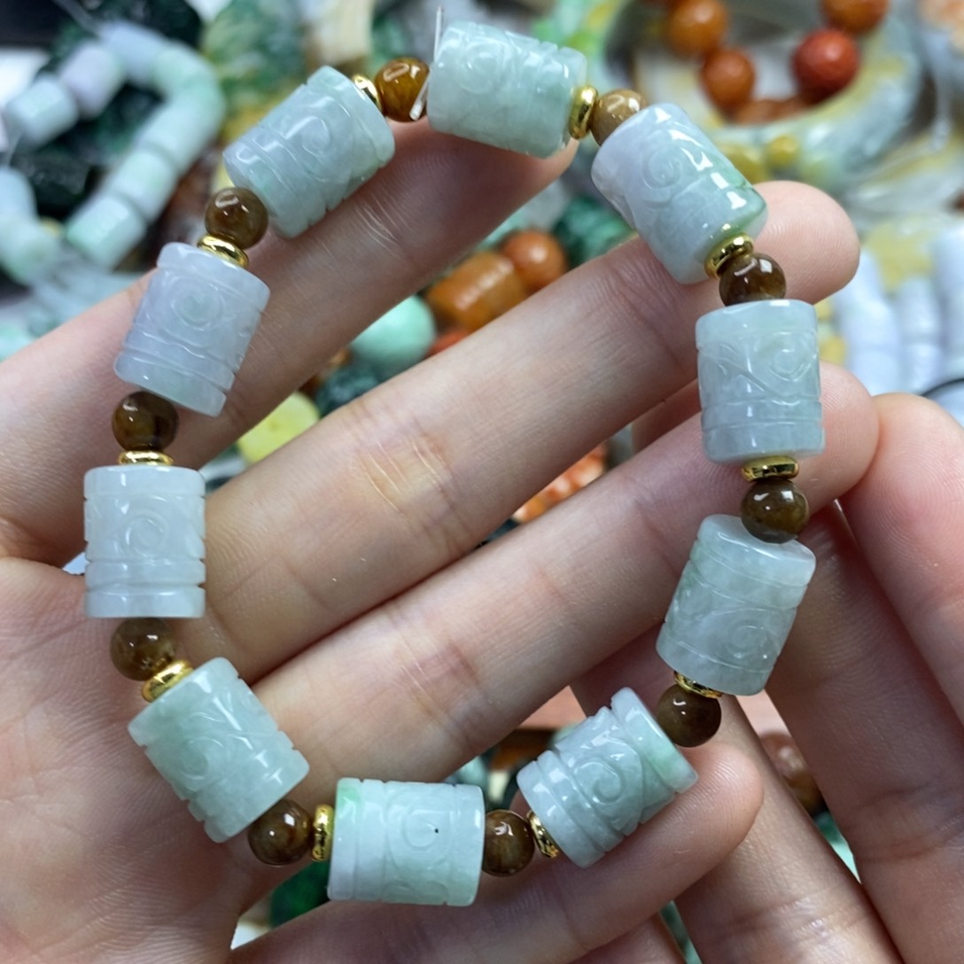 翡翠未镶嵌颈饰吊坠