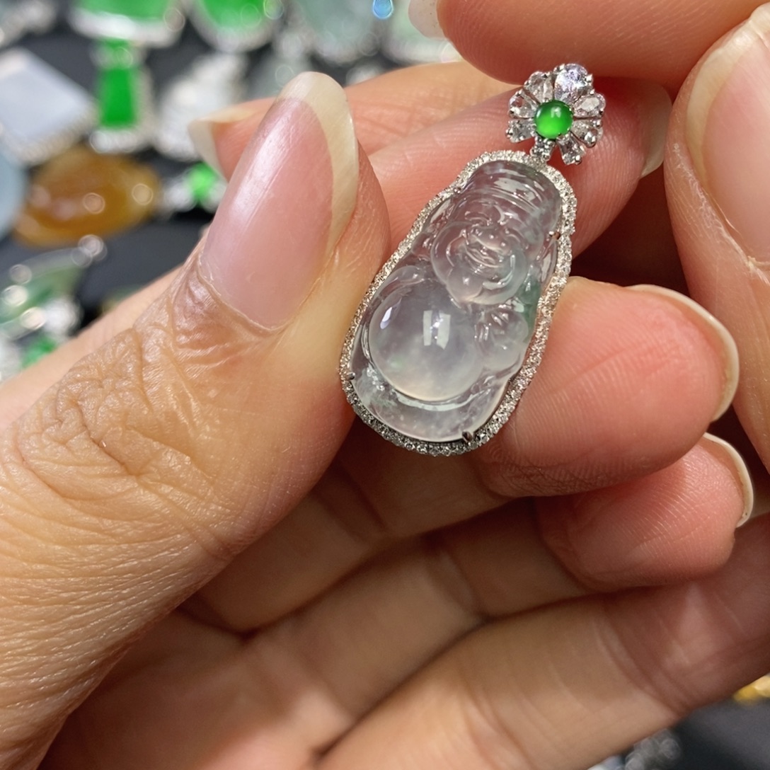 翡翠18K金镶嵌颈饰缅甸