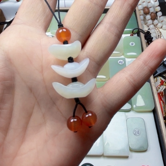 和田玉颈饰未镶嵌