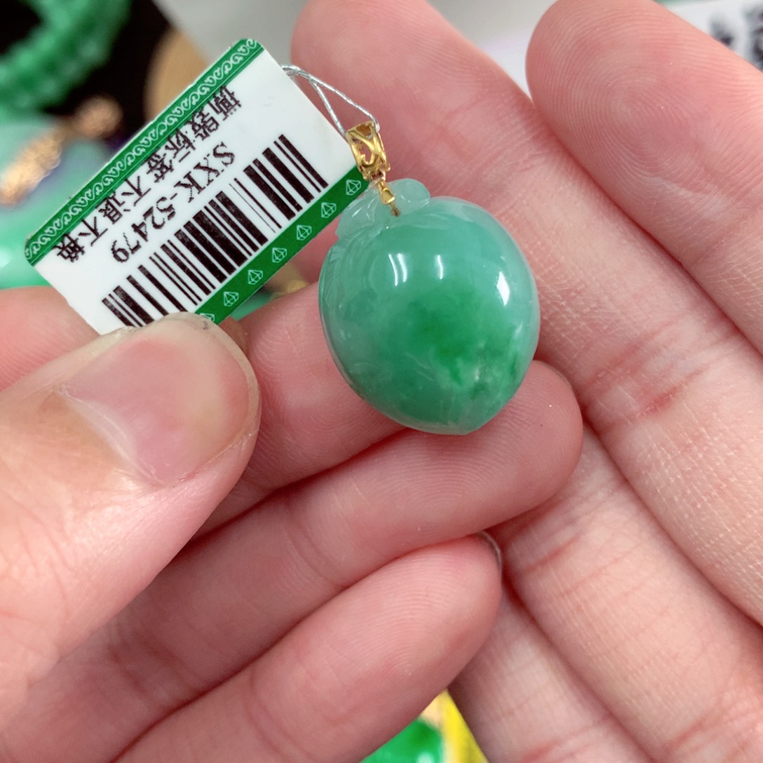 颈饰18K金镶嵌翡翠