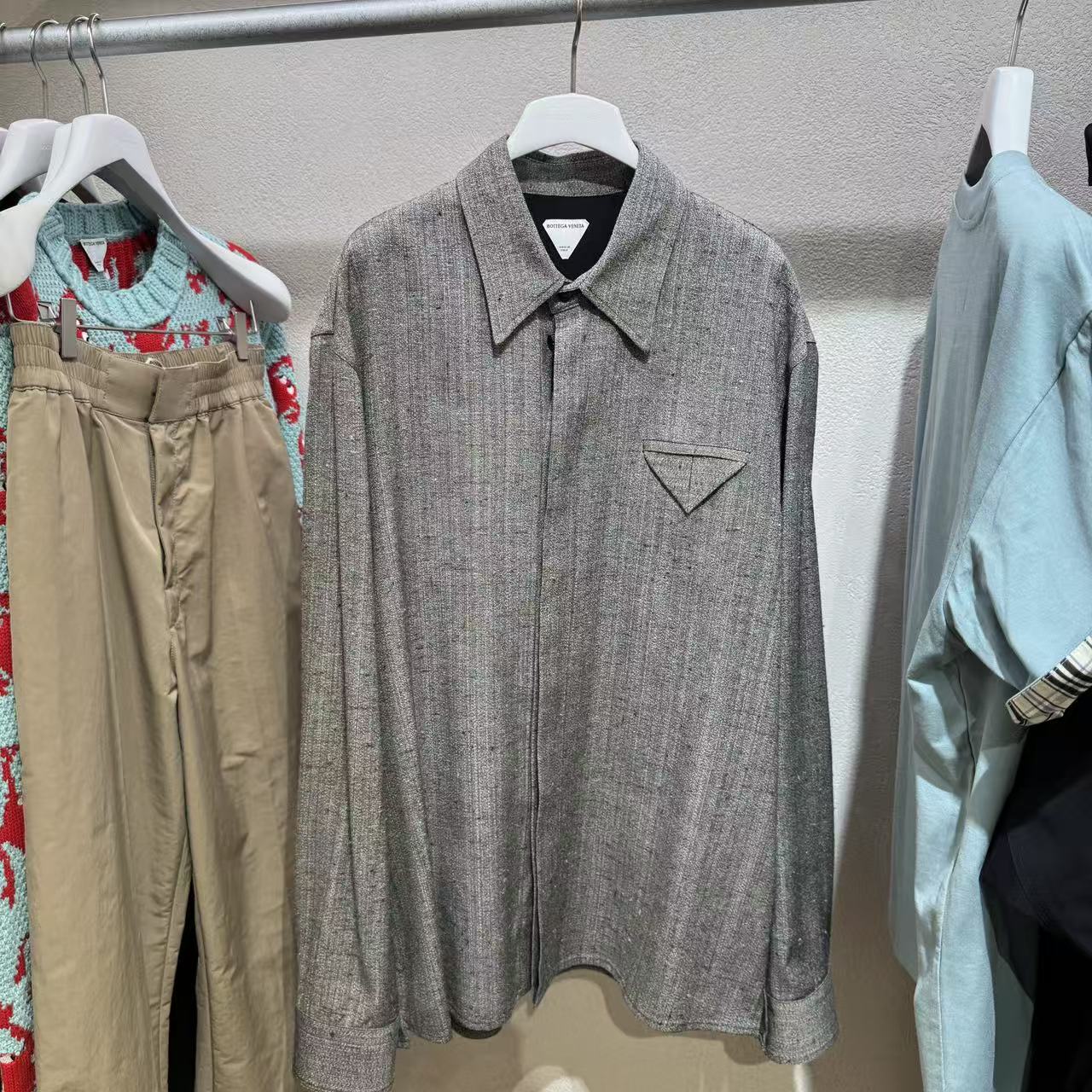 未使用 BOTTEGA VENETA/葆蝶家 BV 男款衬衫灰色外套