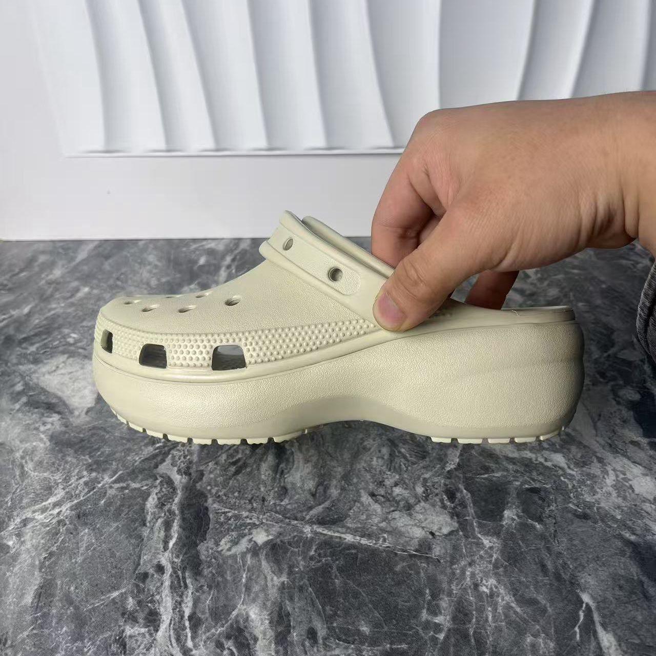 男女断码 洞洞鞋 软底轻便 情侣款