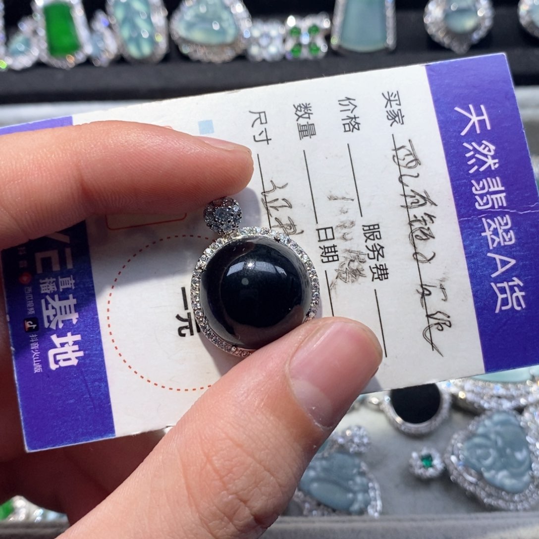 翡翠颈饰未镶嵌翡翠