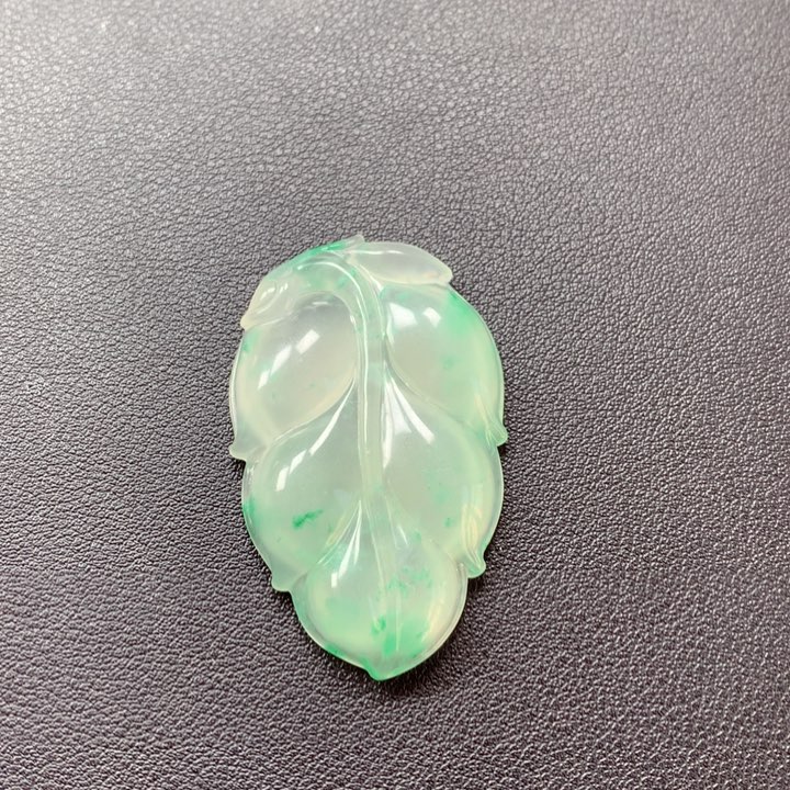 小***菜石英质玉未镶嵌颈饰