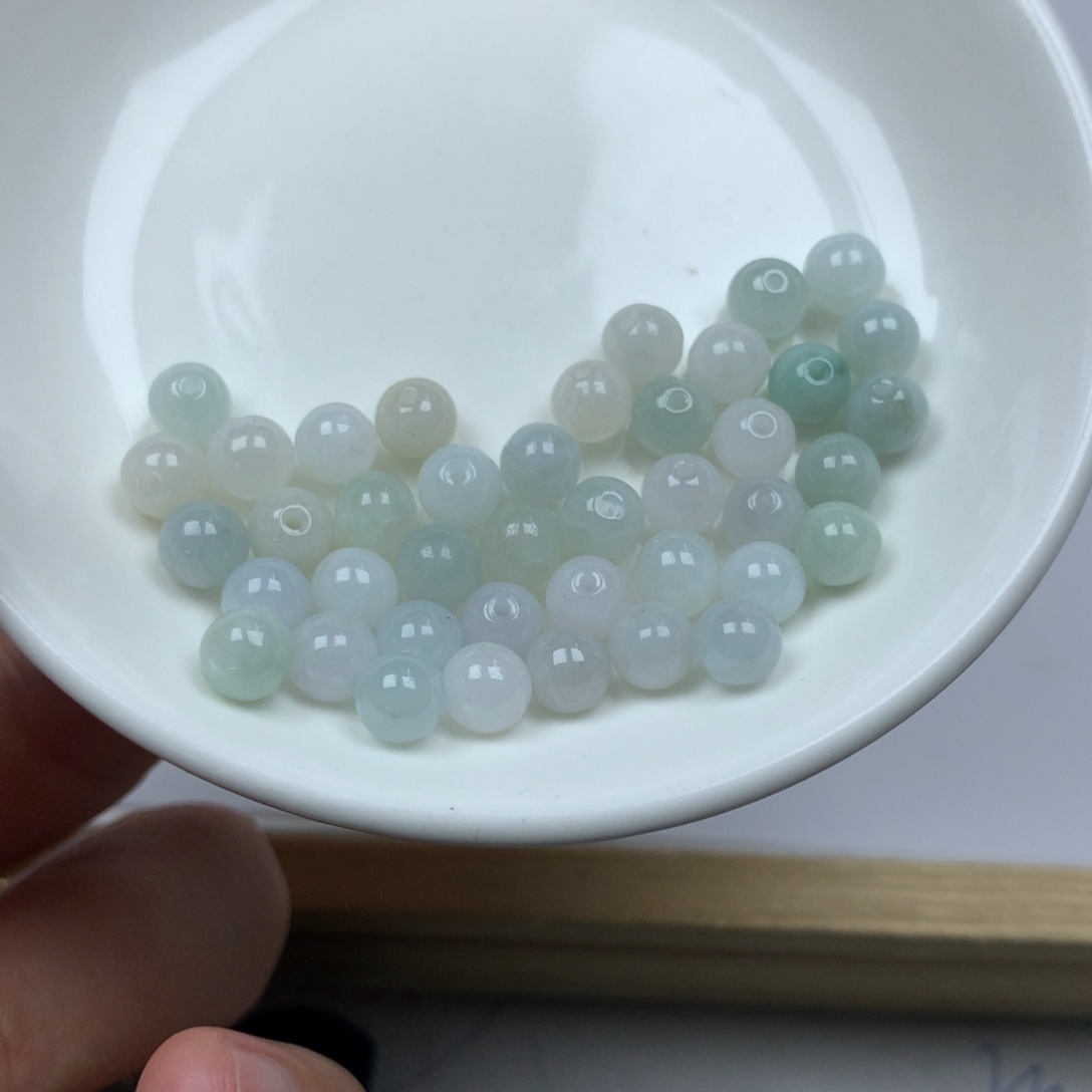 翡翠颈饰未镶嵌卡5➕。单圈 