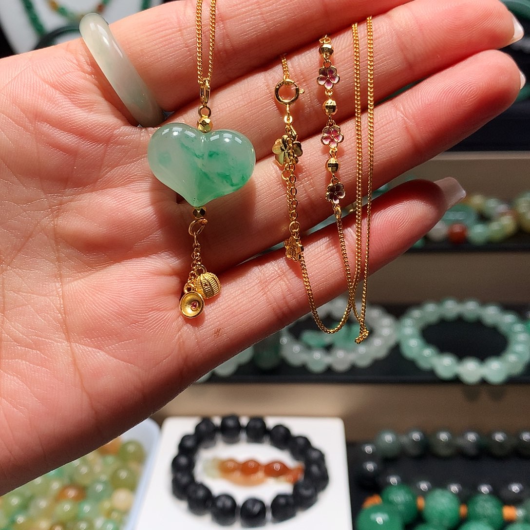 石英质玉未镶嵌吊坠(赠链)