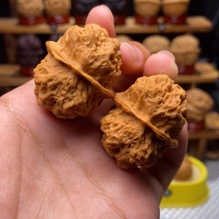 文玩核桃吊坠金麒麟12