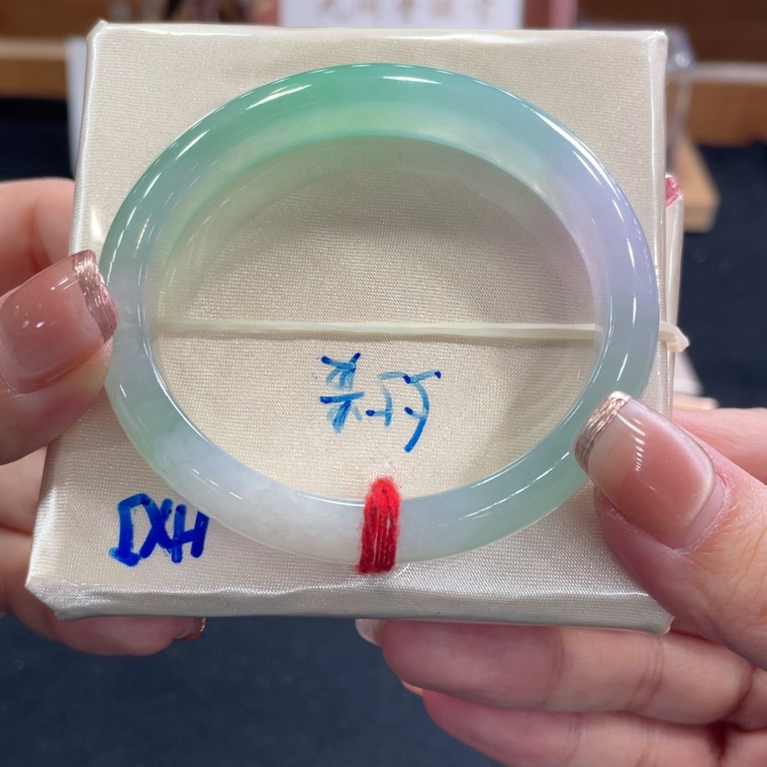 翡翠手镯未镶嵌55 贵妃 幻彩