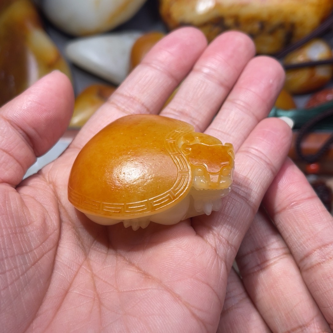 和田玉挂件未镶嵌好**…