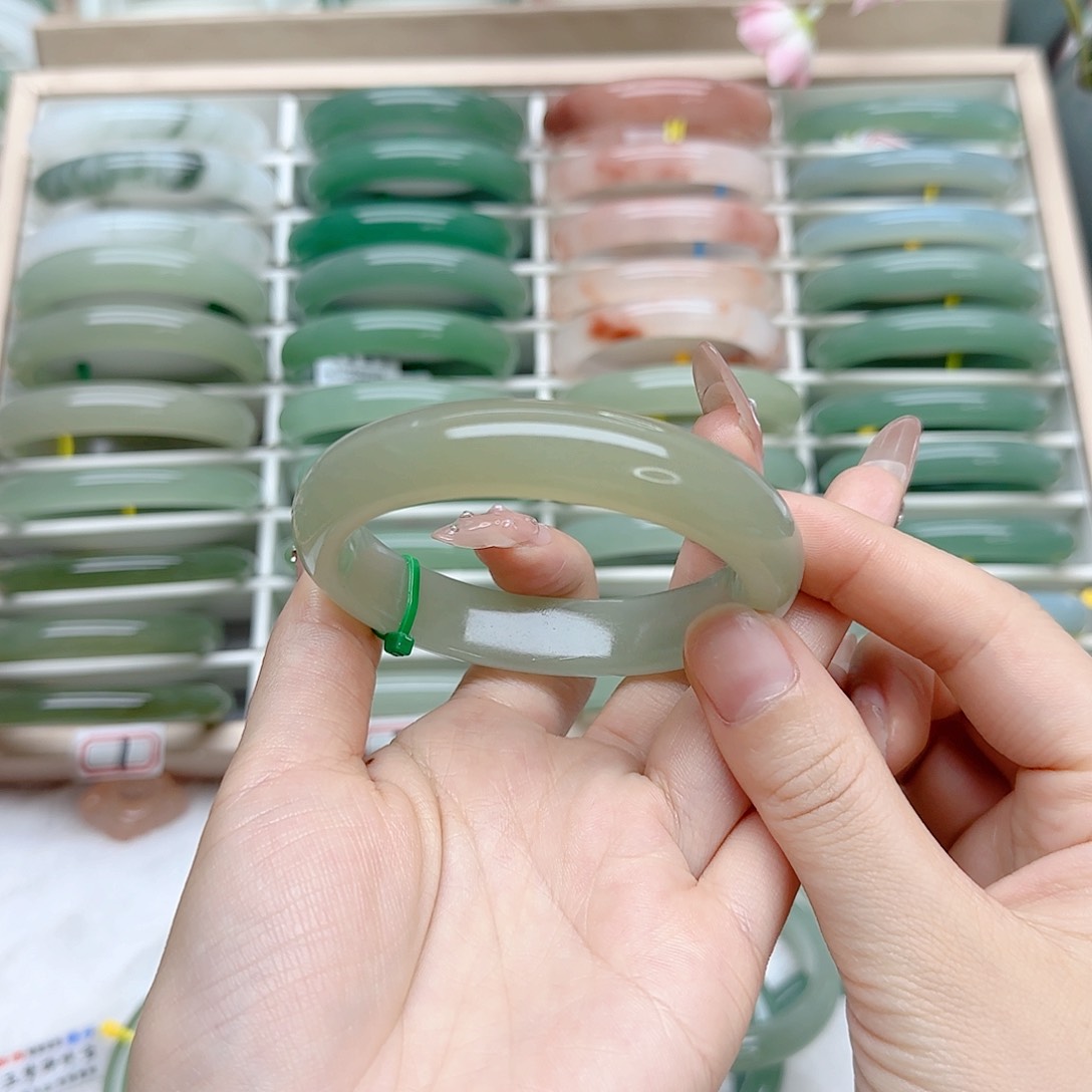 石英质玉手镯未镶嵌60口径