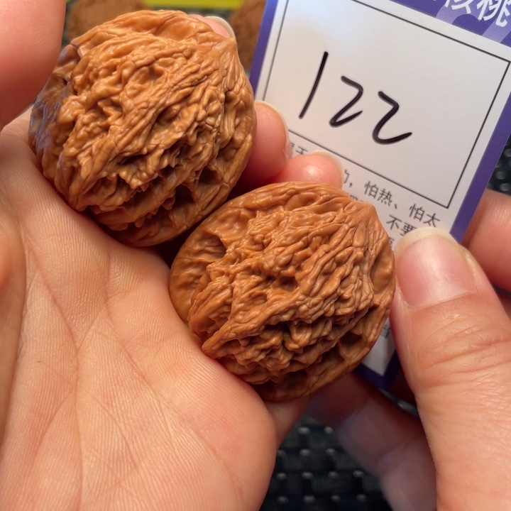 桃核把件38虎头122。。。。。。