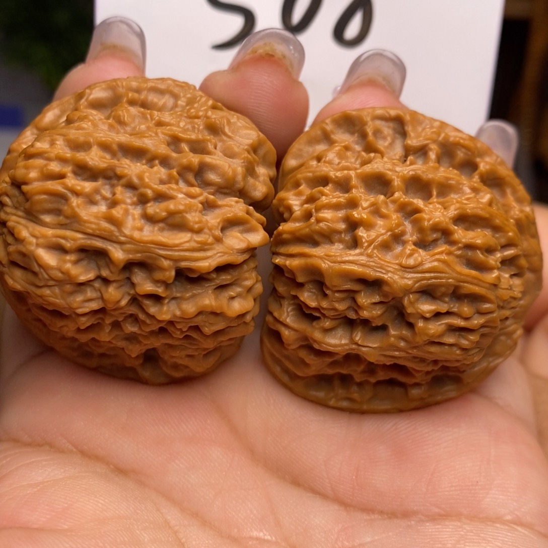 文玩核桃吊坠风**月南疆石。全品。边，40。丹