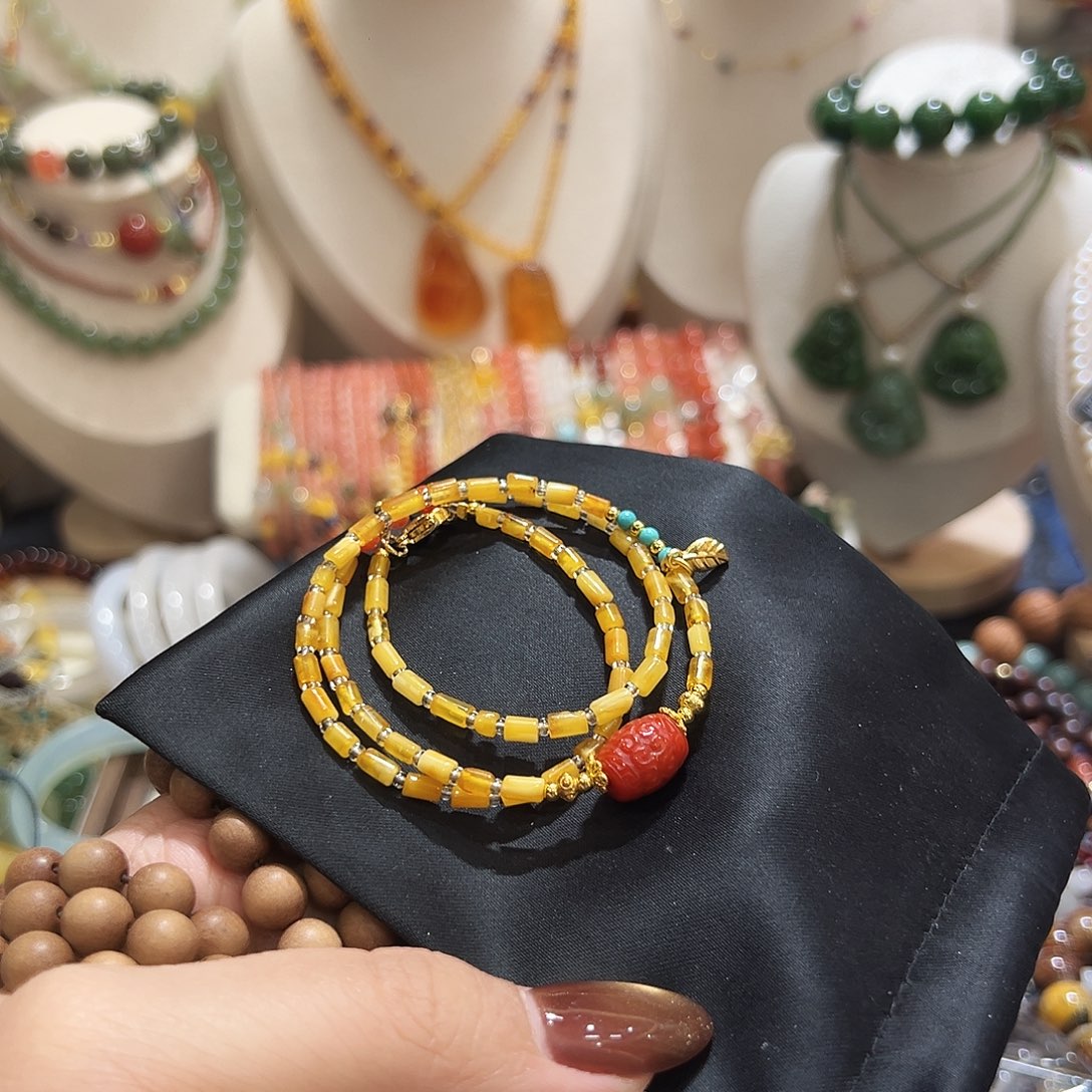 琥珀颈饰未镶嵌富****