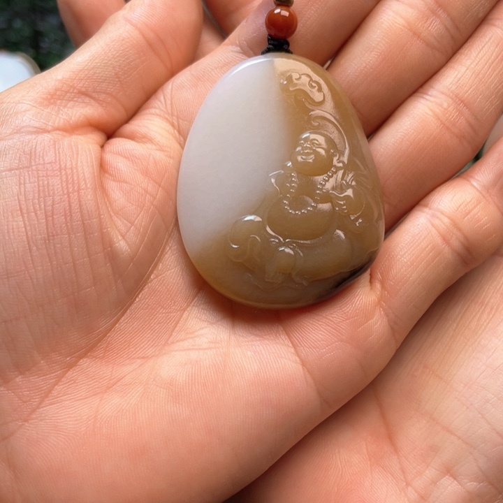 颈饰未镶嵌和田玉（糖玉）