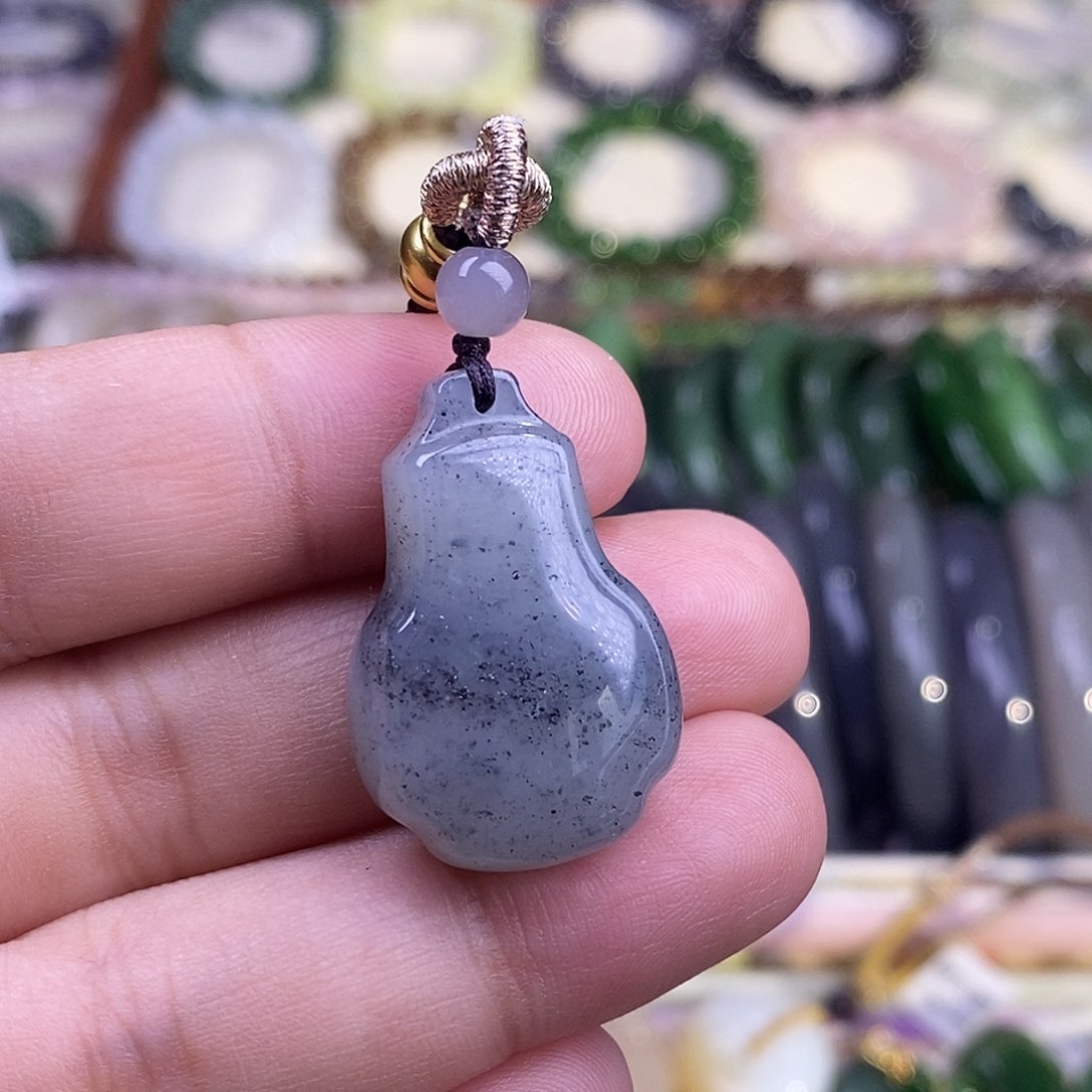 颈饰未镶嵌和田玉精品新疆青花山料老矿料冰底宝瓶吊坠