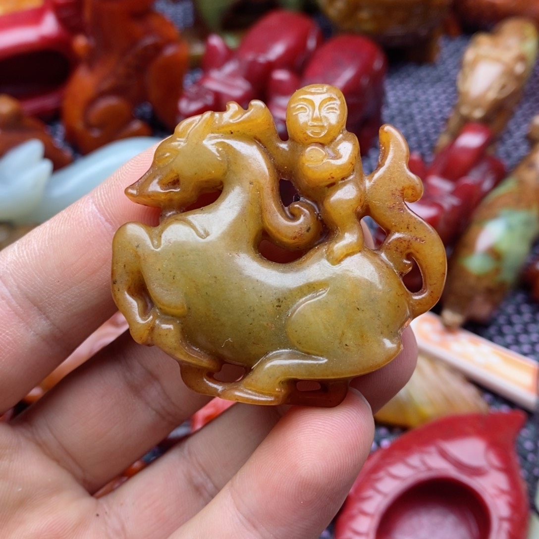 蛇纹石玉颈饰未镶嵌