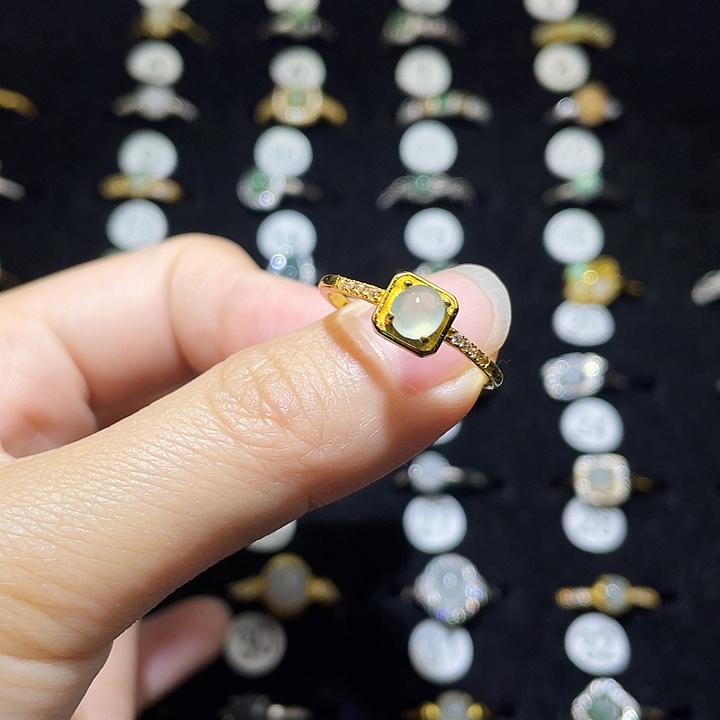 翡翠未镶嵌戒指戒指