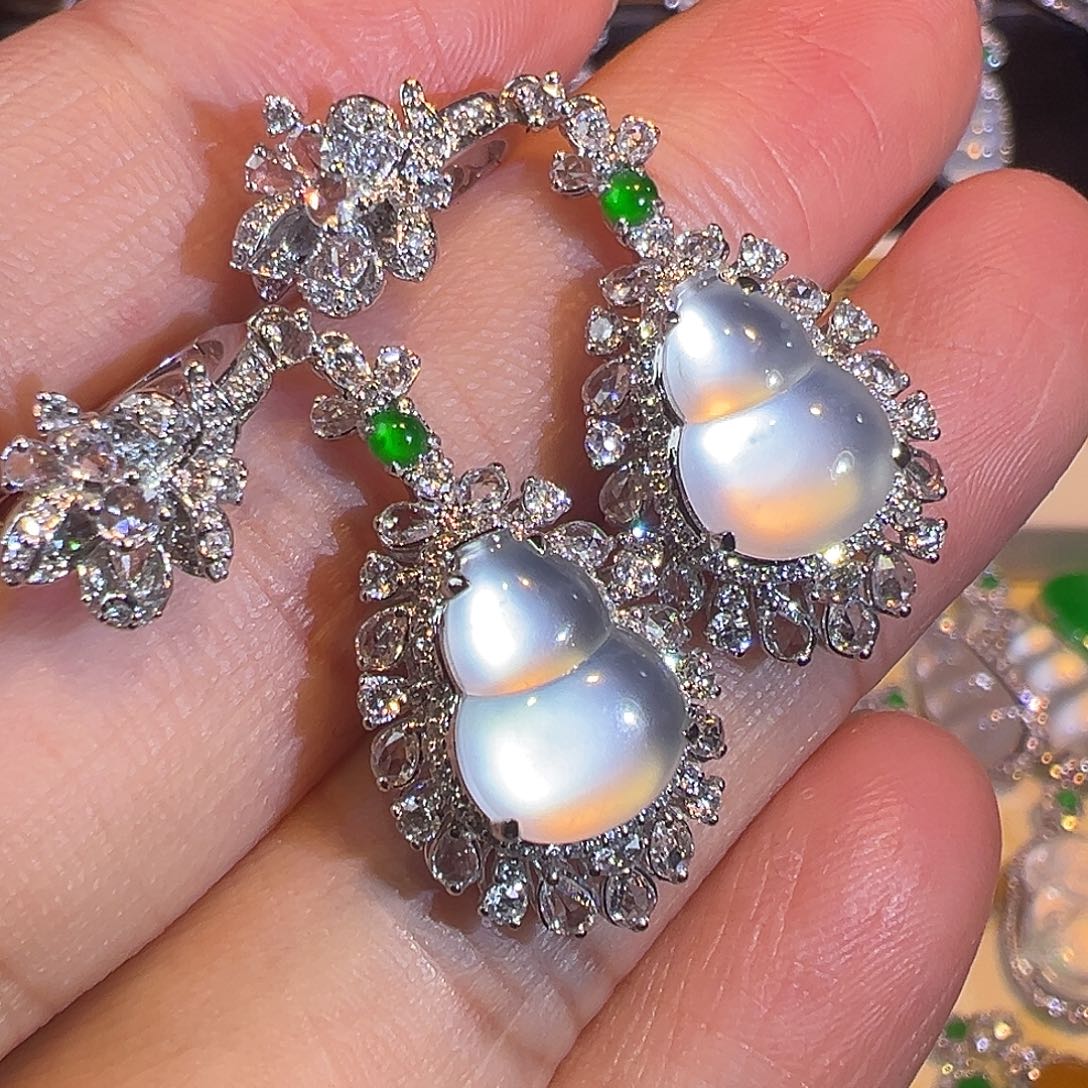 翡翠耳饰18K金镶嵌玻璃种极光白葫芦