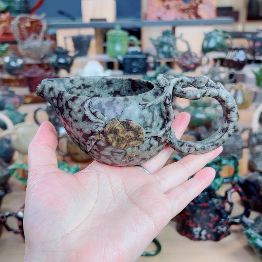 天然石材手工雕刻独**帜