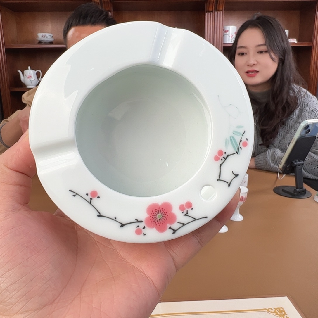 瓷翠竹红梅圆烟缸（口变形）