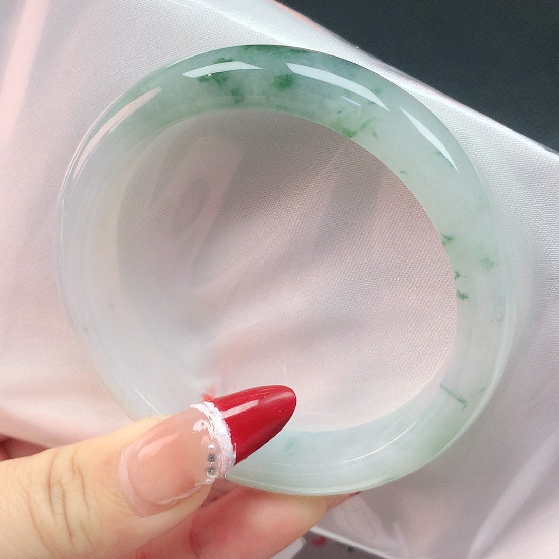 翡翠手镯未镶嵌55圈