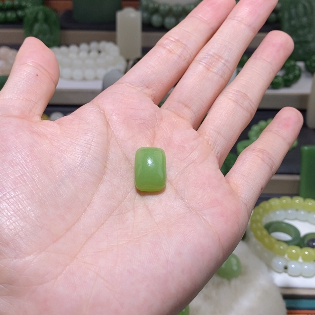 和田玉戒面未镶嵌山*翠青马鞍戒