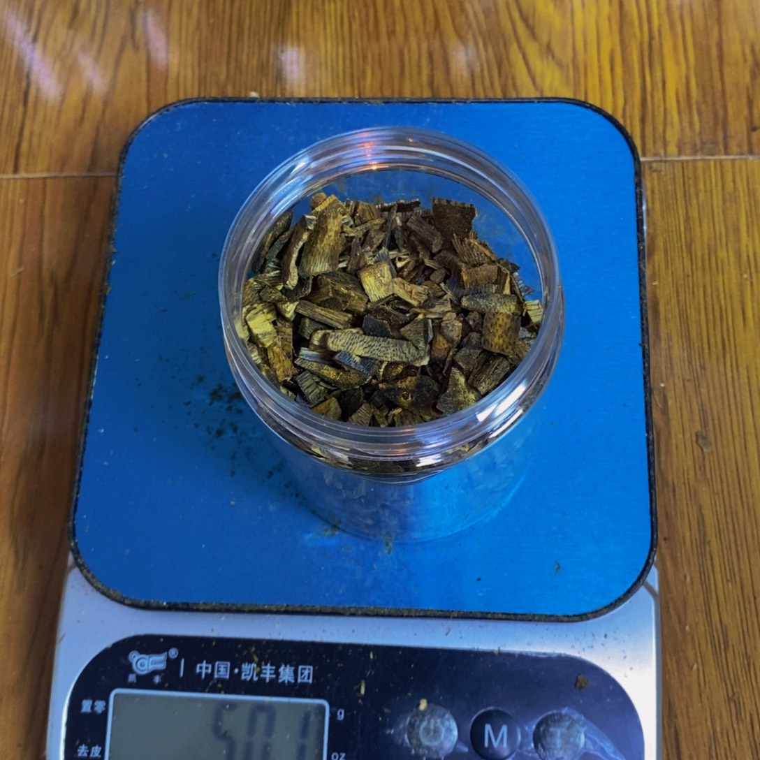 勇***前沉香碎屑沉香紫罗兰高油料50克