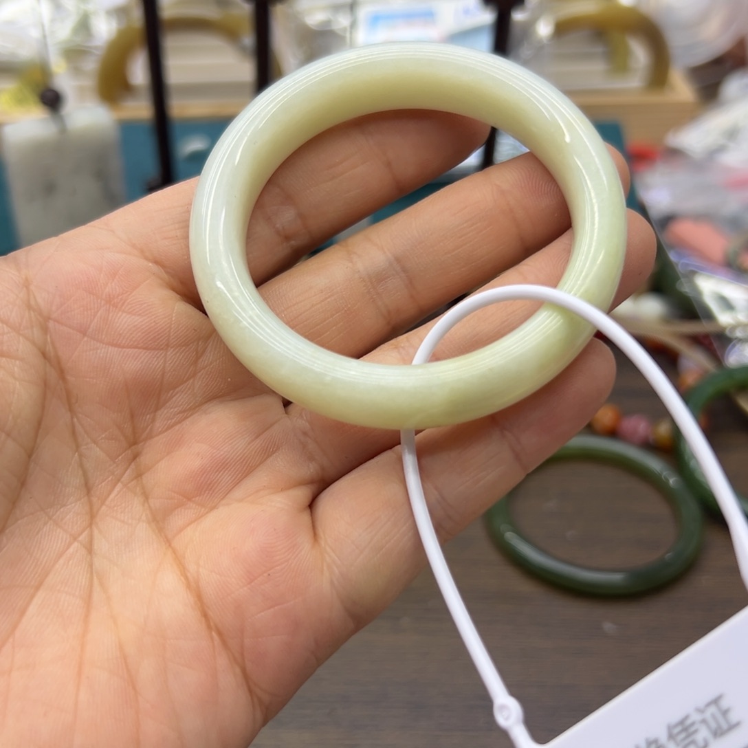 和田玉未镶嵌手镯50.4圈围677