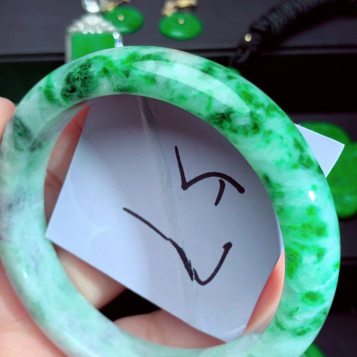 翡翠未镶嵌手镯手镯