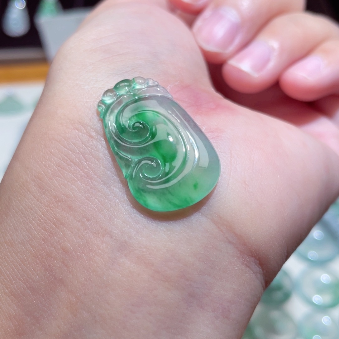 颈饰未镶嵌翡翠如意