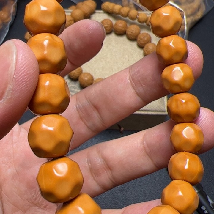 猴头核桃手串看看咯