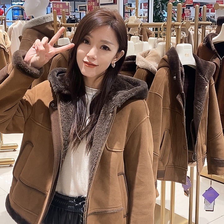 初晓皮草外套搭配