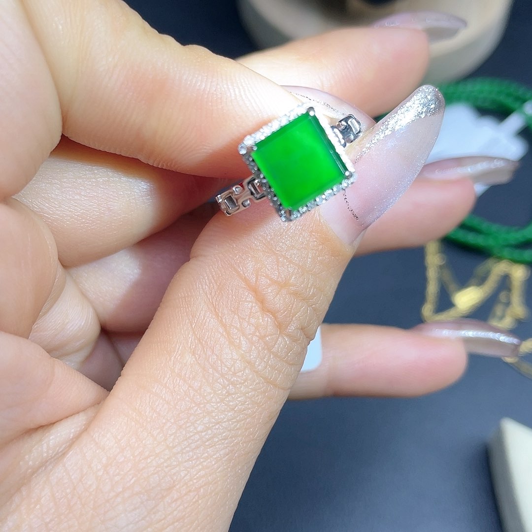 翡翠颈饰18K金镶嵌回流