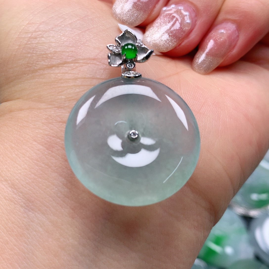 翡翠颈饰18K金镶嵌天然翡翠