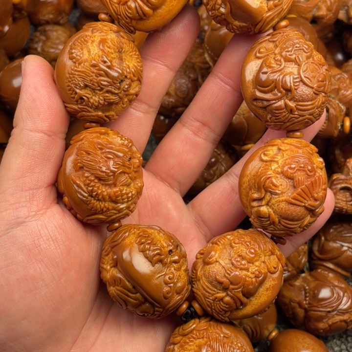 橄榄核吊坠骑****球橄榄核手持