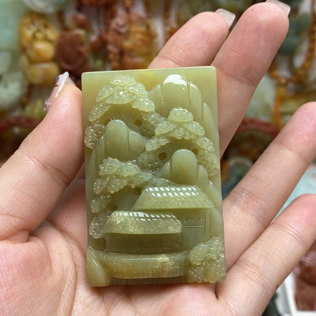 蛇纹石玉颈饰未镶嵌