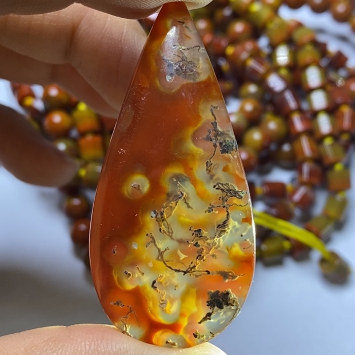 玛瑙/玉髓颈饰未镶嵌