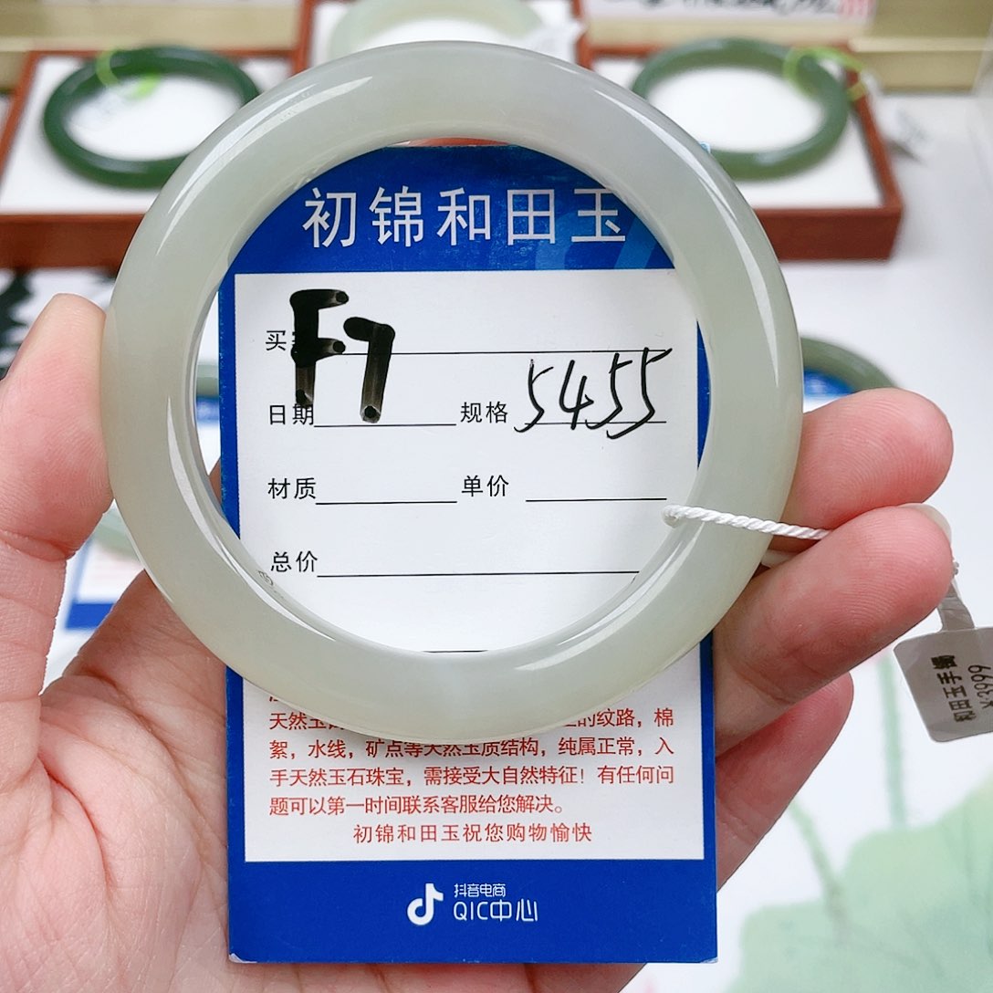 和田玉手镯未镶嵌