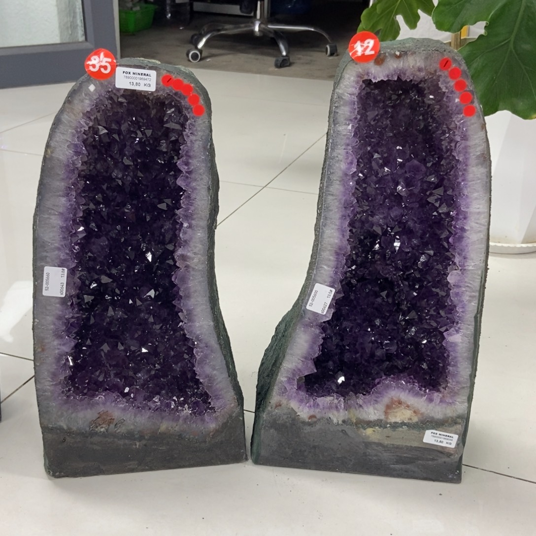 仲***伟未镶嵌水晶大型摆件（非配饰）