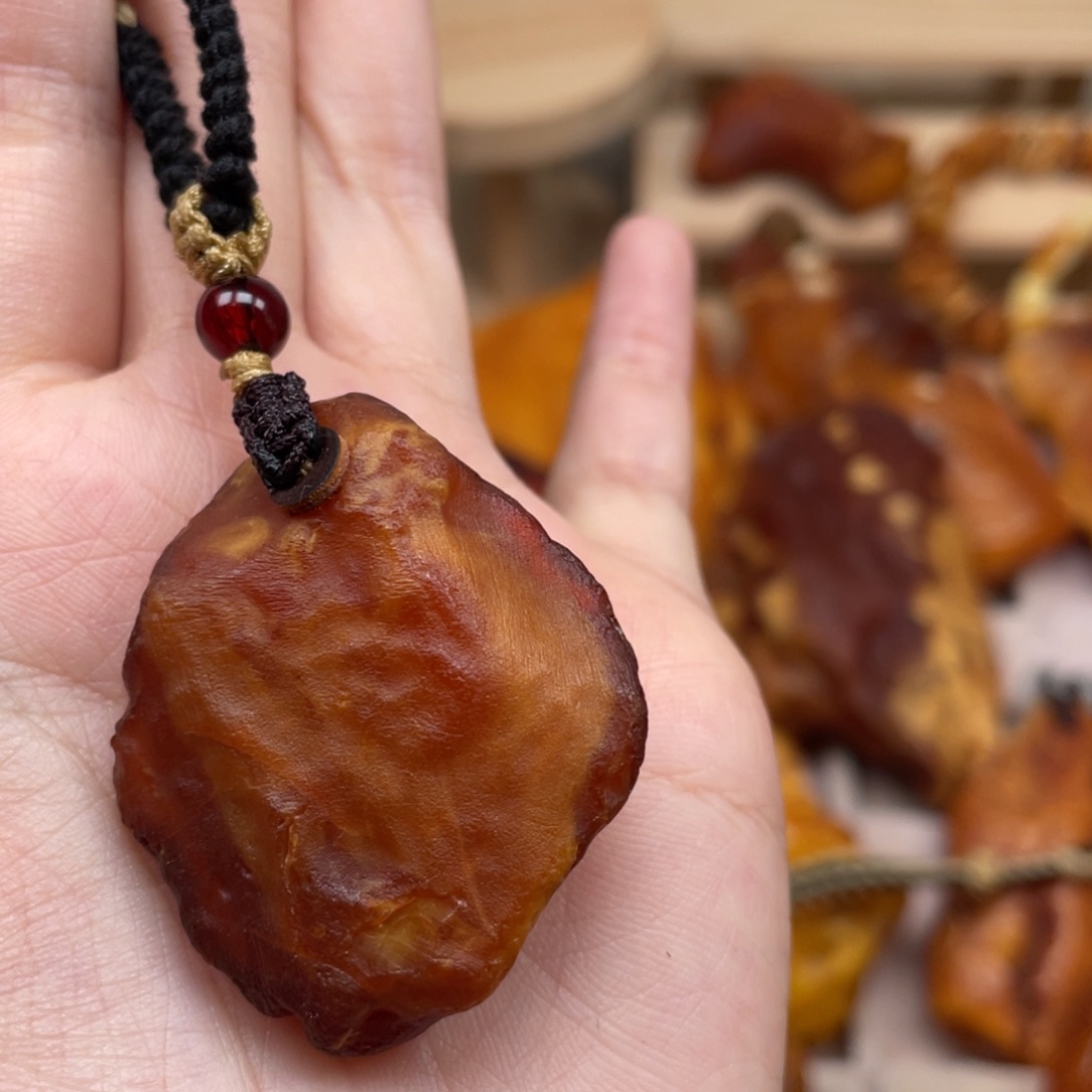 未镶嵌琥珀珠宝奇石