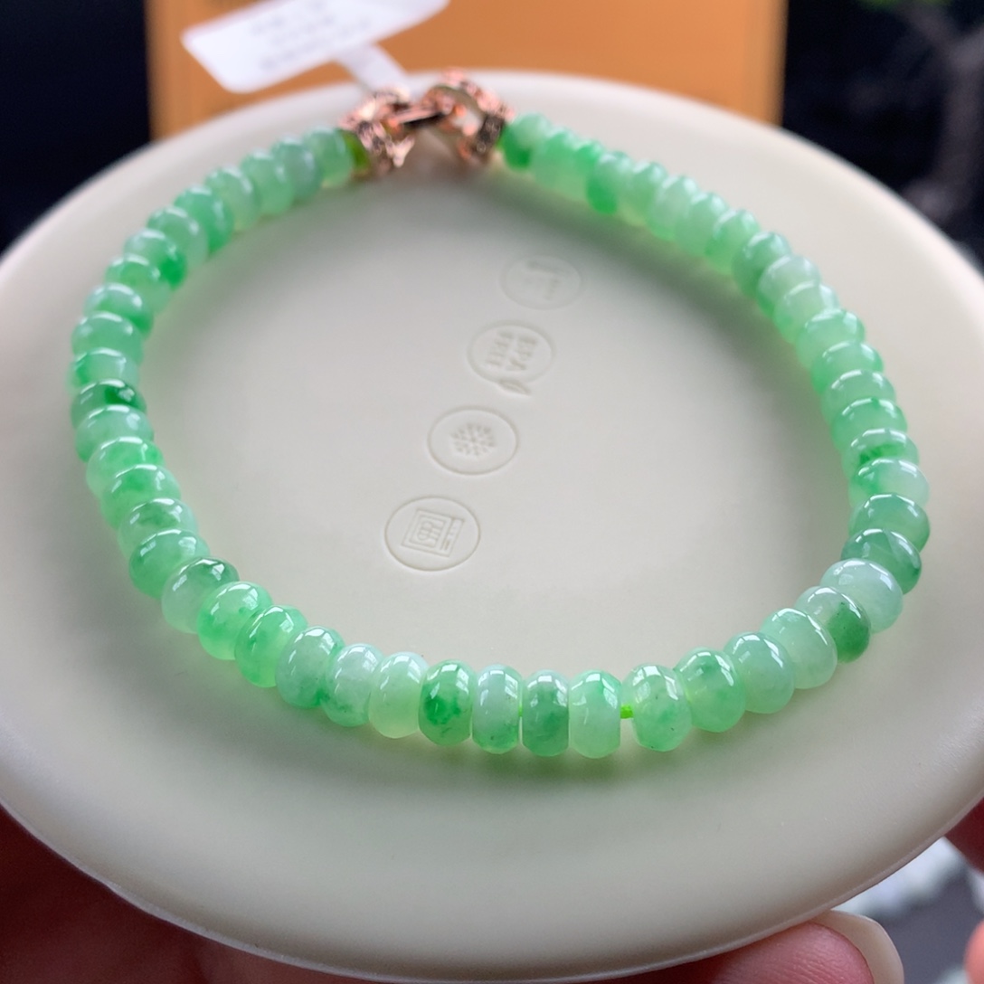 翡翠未镶嵌手链卡5.5